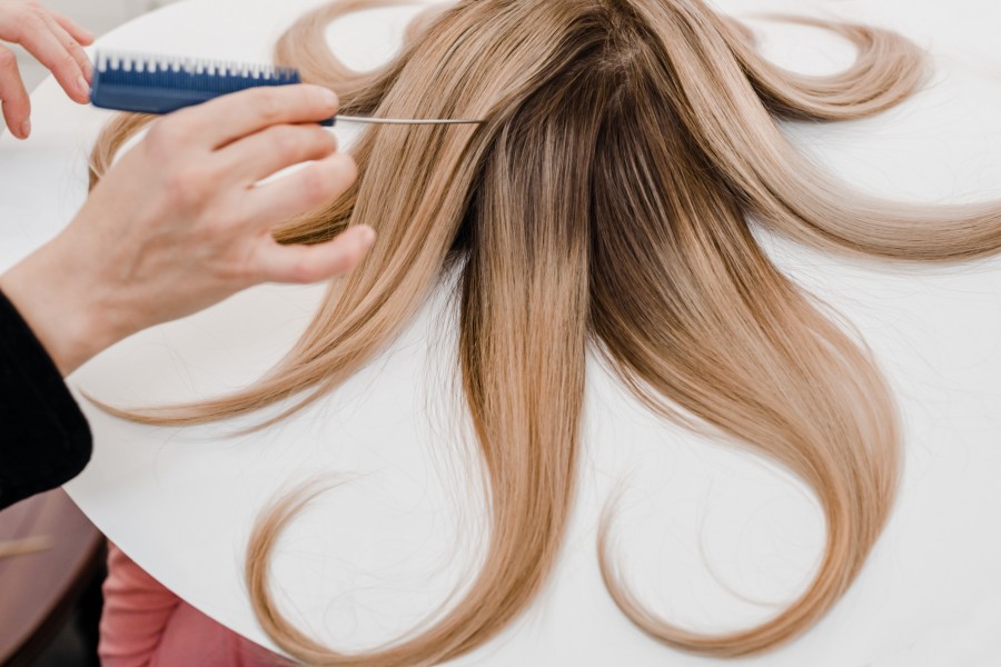 Comment choisir la bonne teinte de balayage châtain ?